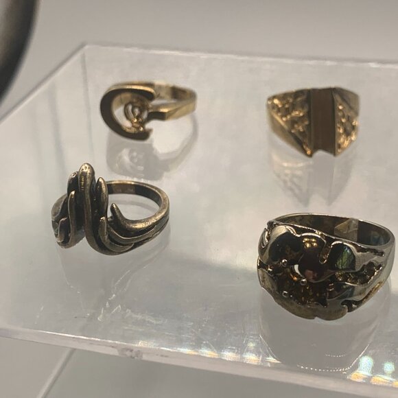 4ct Vintage Unisex Salesman Sample UNMARKED ELECTRO PLATED Size 8 Rings - Picture 1 of 2